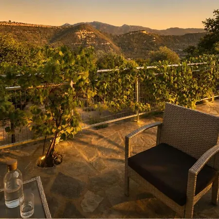 Paliopyrgos Secluded Stone Retreat Casa vacanze *
